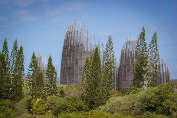 Für viele das schönste neuzeiliche Gebäude Ozeniens: Das Kulturzentrum Tjibaou, entworfen vom italienischen Stararchitekten Renzo Piano.