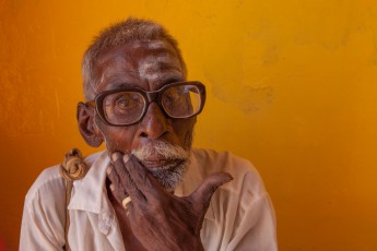 Trincomalee: Portrait of a pilgrim in the Hindu temple Thiru Koneswaram Kovil.