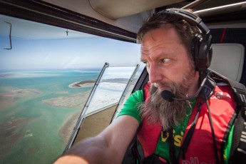 Der Autor im Zweisitzer-Flugzeug beim Rundflug über das Korallenriff.