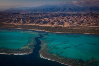 Der 'Shark channel' (Haikanal) bei Bourail. Die Kante der Lagune ist 3 bis 19 Kilometer vom Festland entfernt, die Lagune selbst nur wenige Meter tief. Ein Paradies für Taucher.