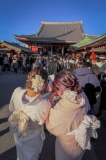 Der 645 fertiggestellte älteste Tempel von Tokio, der Asakusa-Tempel, wurde für Kannon, Göttin des Mitgefühls, errichet.