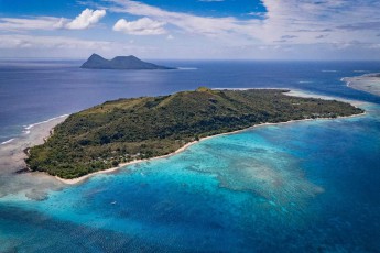 Die Insel Péle mit der Insel Emao im Hintergrund.
