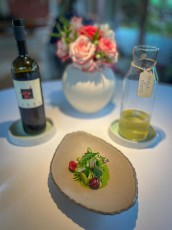Aus dem Menü '50 Shades Of Red' des preisgekrönten Restaurants Hiša Franko in Kobarid: Dieser Gang nennt sich 'Frühlingsernte'.