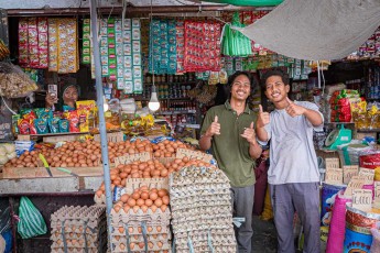 Ambon: Auf dem Markt gibt es alles in der kleinsten Menge, die sich verkaufen lässt.