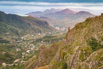Blick in ein grünes Tal westlich von Ribeira Brava.