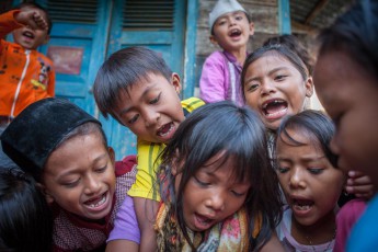 Mitten im Dorf: Kein Handy, keine Playstation, nichts dergleichen: Nur lebendiges, freundvolles, manchmal herrlich verträumtes Spiel.