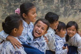 Diese natürliche Freude ist so ansteckend - ich kann vor Grinsen kaum Fotografieren. Mir steigen Tränen in die Augen.