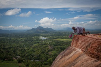 Sigiriya Rock: Restaurierungs- und Putzarbeiten an deSigiriya Rock: Restaurierungs- und Putzarbeiten an den Festungsruinen des UNESCO Weltkulturerbes.