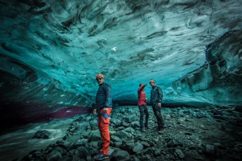 In einer Eishöhle am südlichen Ende des Vatnajökull.