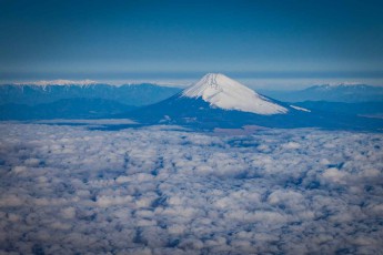 Land der aufgehenden Sonne: Der Fuyiama kurz nach Tagesanbruch und nur Minuten vor der Landung in Tokio.