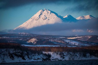 Blick auf die höchste Erhebung des Shiretoku Nationalpark, eine der abgelegensten Regionen Japans: den 1.660 Meter hohen Berg Rausu-dake.
