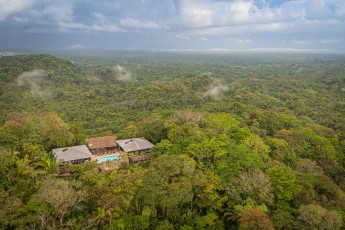Seen from above, the Copal Tree Lodge stands like a lofty watchtower above the sea of leaves in southern Belize.